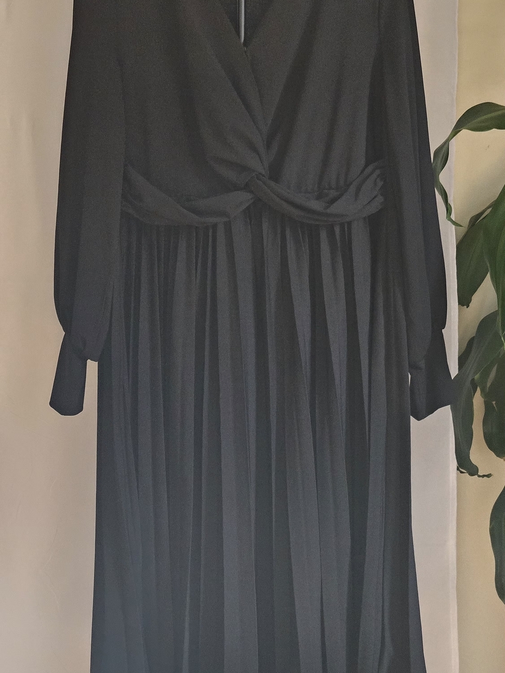 ELOQUII Black Twist-Front Pleated Midi Dress Long Sleeve V-Neck Plus Size - Picture 4 of 13